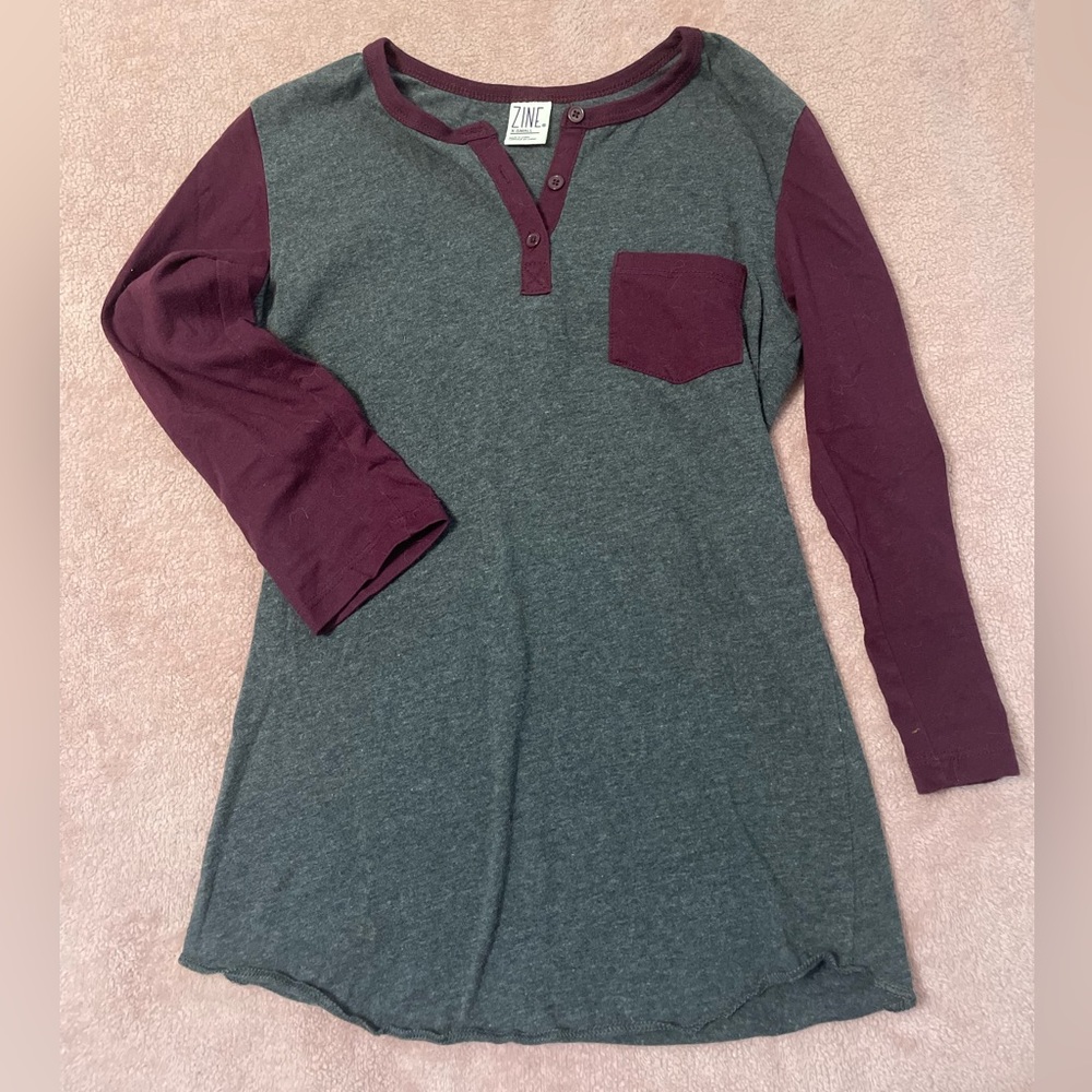 Henley styled 3/4 sleeve shirt. Dark gray and maroon. Size: XS. Like new.